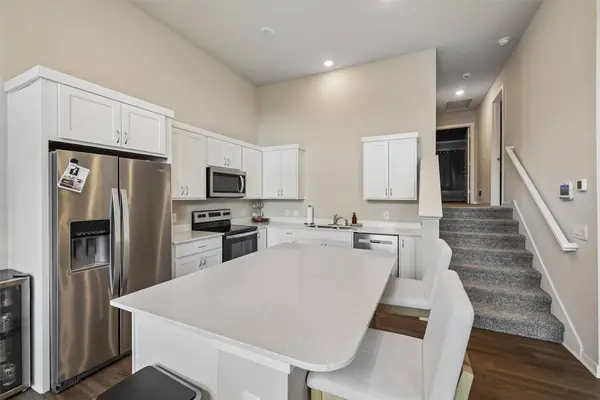 9672 Heightsview Drive, West Des Moines, IA 50266