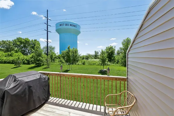 9672 Heightsview Drive, West Des Moines, IA 50266