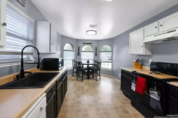 6206 HEATHERS CV, San Antonio, TX 78227