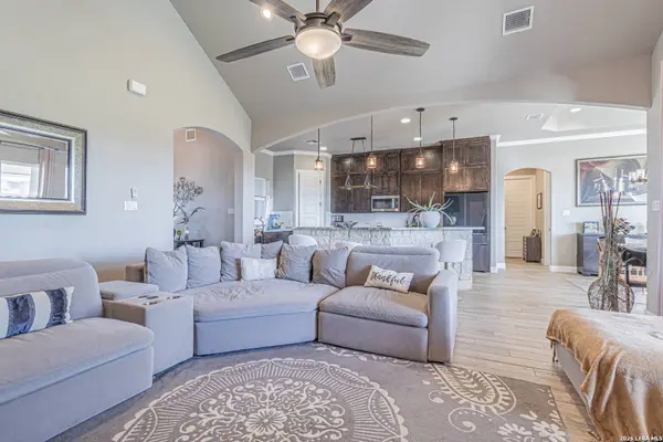 157 Summer Meadow, La Vernia, TX 78121