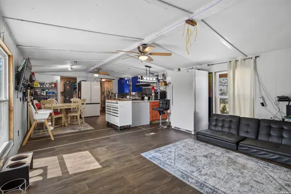 1235 Gayle, Poteet, TX 78065