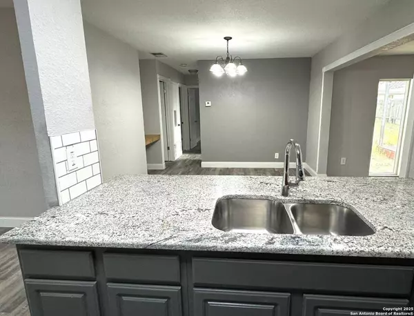 3606 Versailles, San Antonio, TX 78219