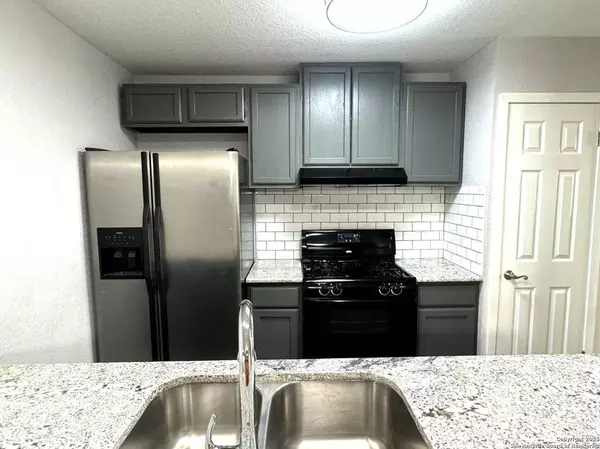 3606 Versailles, San Antonio, TX 78219