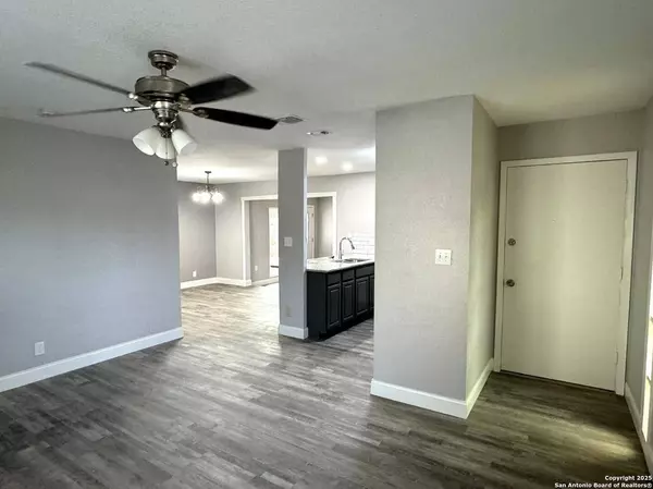 3606 Versailles, San Antonio, TX 78219