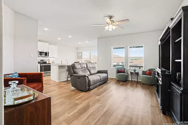 238 Holland Park, Schertz, TX 78108-3829