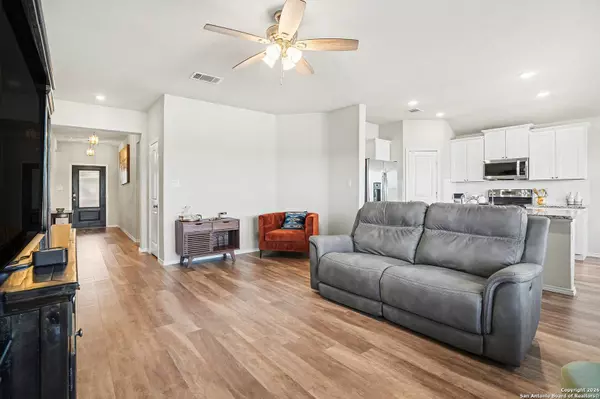 238 Holland Park, Schertz, TX 78108-3829