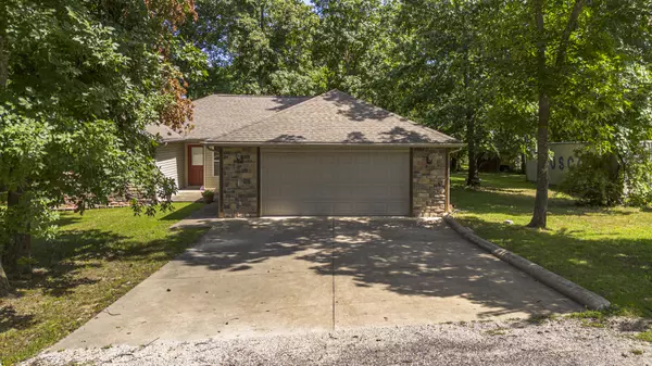 135 Long Point Ln, Ridgedale, MO 65739-7508