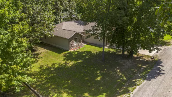 135 Long Point LN, Ridgedale, MO 65739