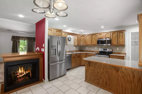 135 Long Point LN, Ridgedale, MO 65739