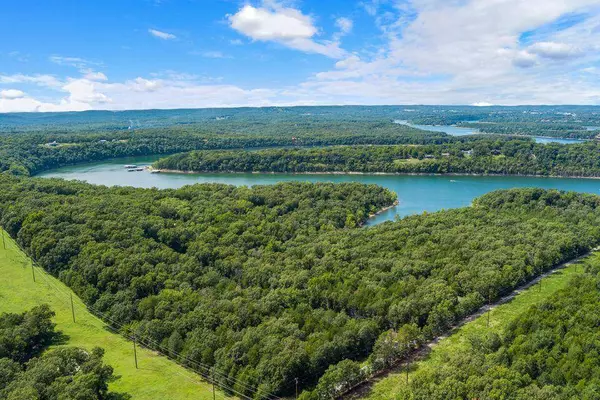 000 Woodland Shores, Golden, MO 65658