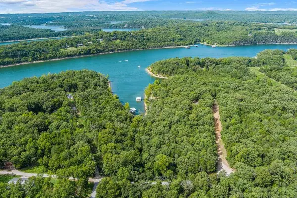 000 Woodland Shores, Golden, MO 65658