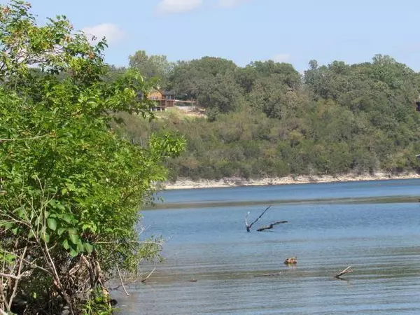 000 Pecan LN, Golden, MO 65658