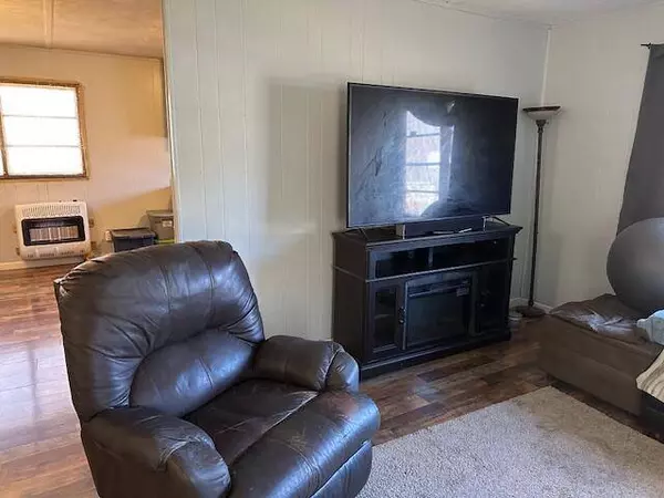 73 Larue ST, Reeds Spring, MO 65737