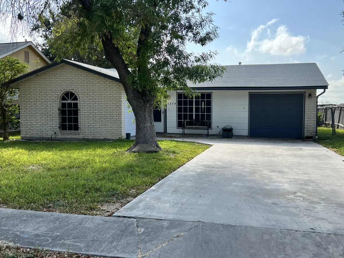 5874 Castle Hunt Dr, San Antonio, TX 78218-4111