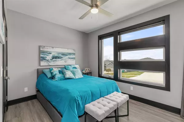 107 S 19th Court, Indianola, IA 50125