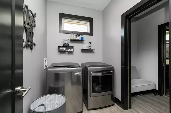 107 S 19th Court, Indianola, IA 50125