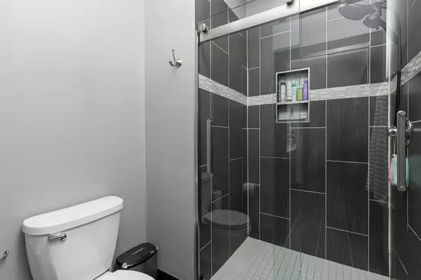 107 S 19th Court, Indianola, IA 50125