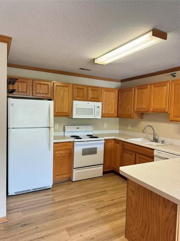 10141 Sutton Drive #7, Urbandale, IA 50322