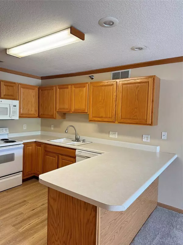 10141 Sutton Drive #7, Urbandale, IA 50322