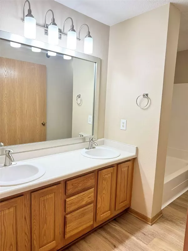 10141 Sutton Drive #7, Urbandale, IA 50322