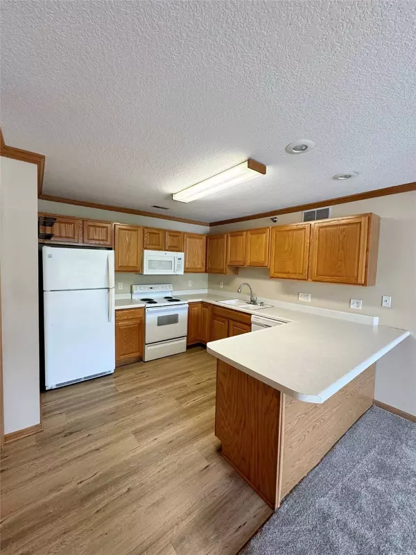 10141 Sutton Drive #7, Urbandale, IA 50322