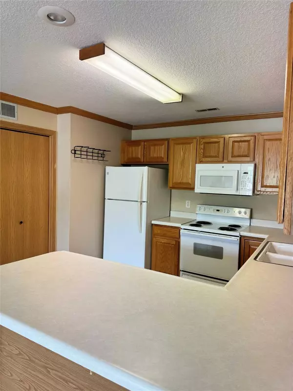 10141 Sutton Drive #7, Urbandale, IA 50322