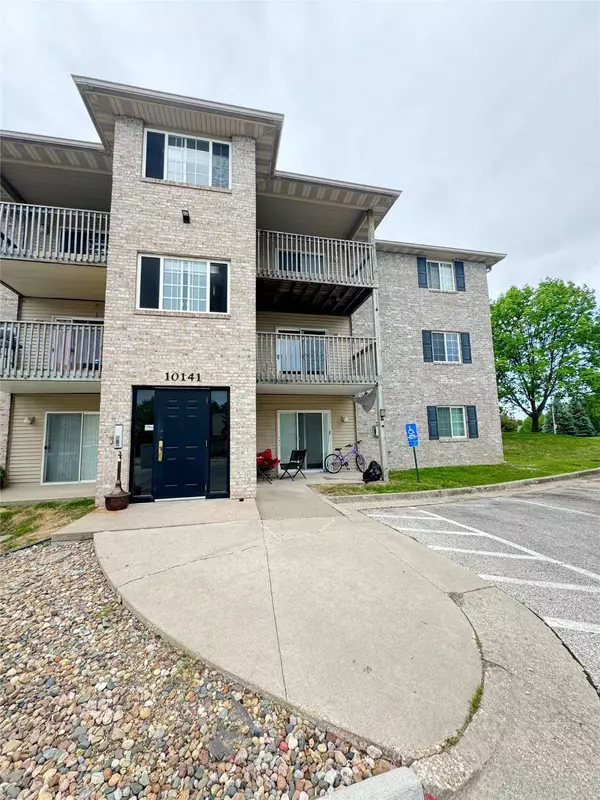 10141 Sutton Drive #7, Urbandale, IA 50322