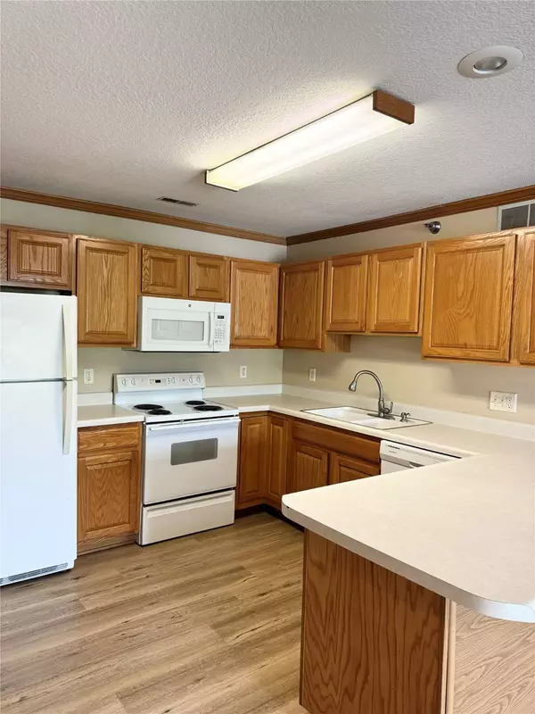 10141 Sutton Drive #7, Urbandale, IA 50322