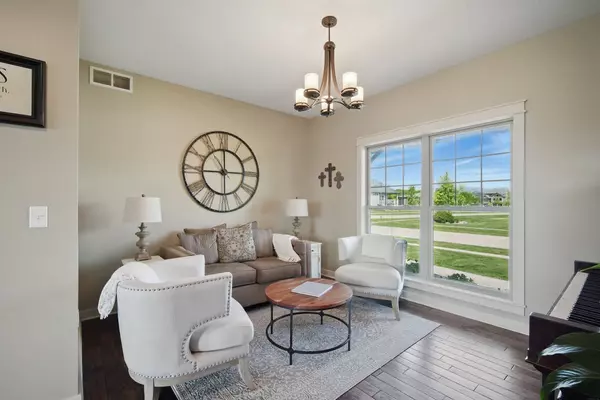 9012 NW 72nd Place, Johnston, IA 50131