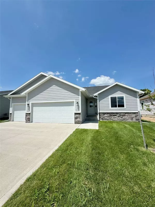 519 Meadows Court, Polk City, IA 50226