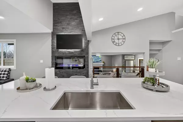 2240 NW 149th Street, Clive, IA 50325