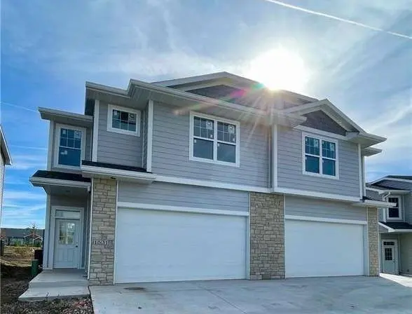 15303 Bellflower Lane, Urbandale, IA 50323