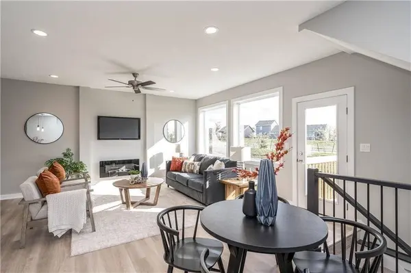 15303 Bellflower Lane, Urbandale, IA 50323