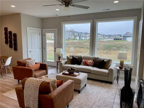 5426 153rd Street, Urbandale, IA 50323