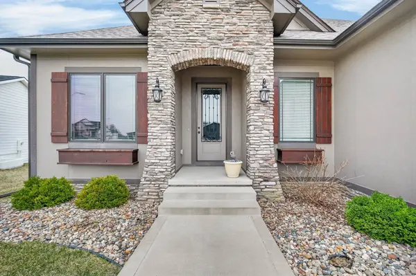 2357 Stonewood Court SW, Altoona, IA 50009