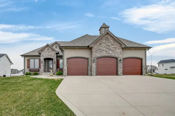 2357 Stonewood Court SW, Altoona, IA 50009