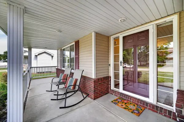 9708 Catalina Drive, Johnston, IA 50131
