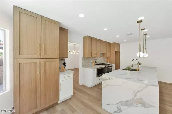 8312 Aqua Spray AVE, Las Vegas, NV 89128