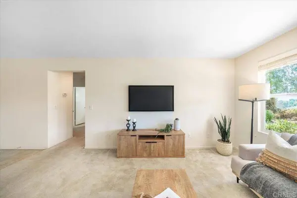 352 Tom McGuinness Jr CIR, Fallbrook, CA 92028
