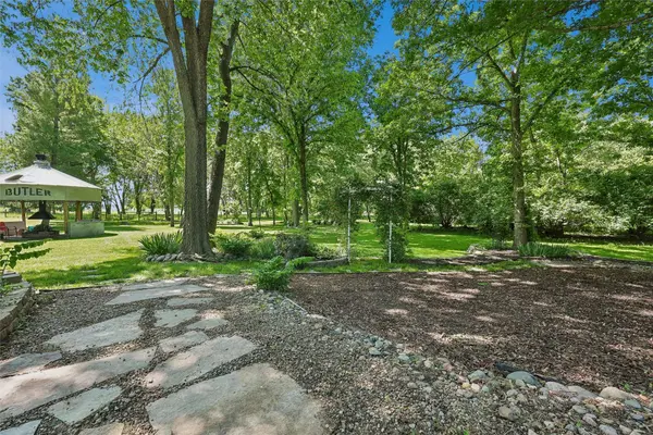 6913 NE Berwick Drive, Ankeny, IA 50021