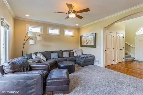 14617 Dellwood Drive, Urbandale, IA 50323