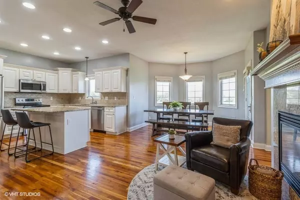 14617 Dellwood Drive, Urbandale, IA 50323