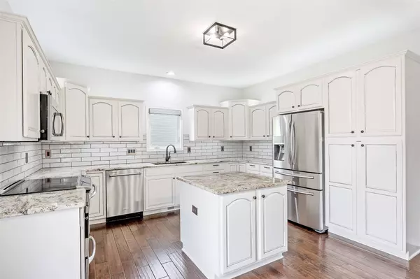 16119 Tanglewood Drive, Urbandale, IA 50323