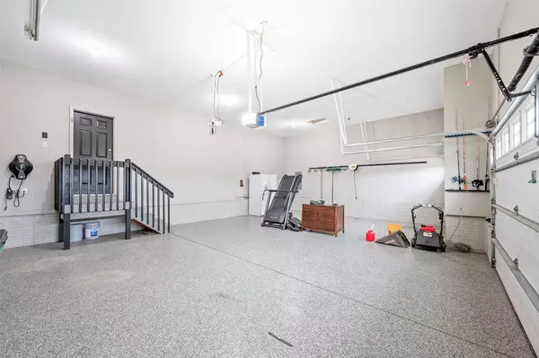 16119 Tanglewood Drive, Urbandale, IA 50323