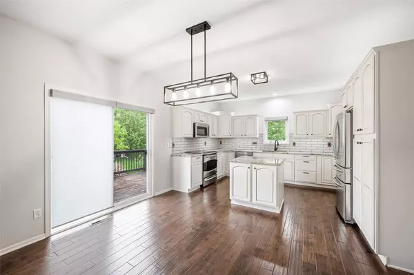 16119 Tanglewood Drive, Urbandale, IA 50323