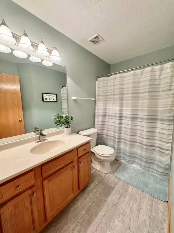 9734 Red Sunset Court, West Des Moines, IA 50266