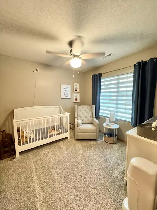 9734 Red Sunset Court, West Des Moines, IA 50266