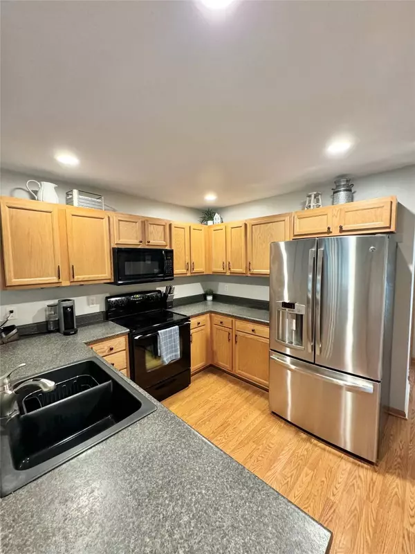 9734 Red Sunset Court, West Des Moines, IA 50266