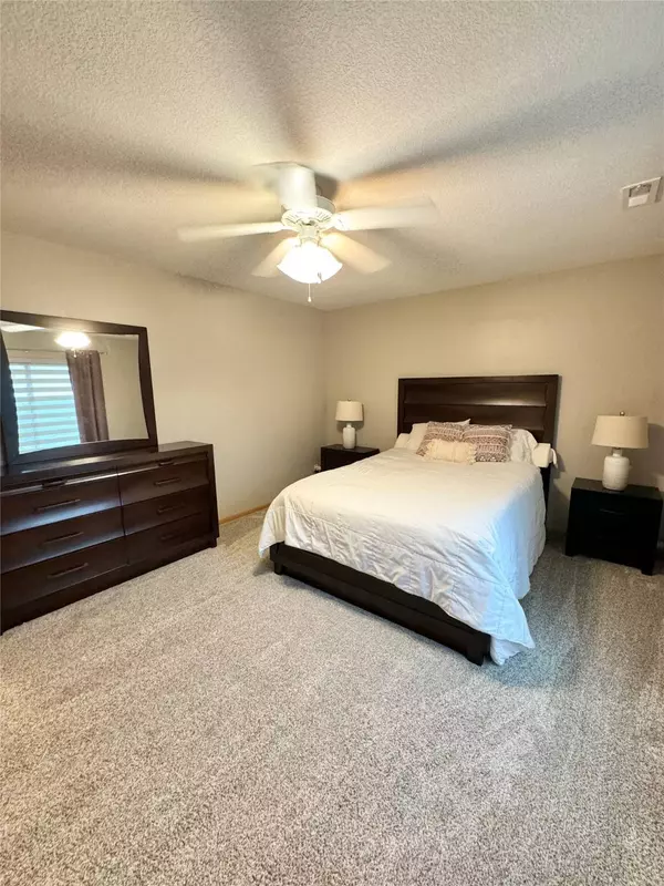 9734 Red Sunset Court, West Des Moines, IA 50266