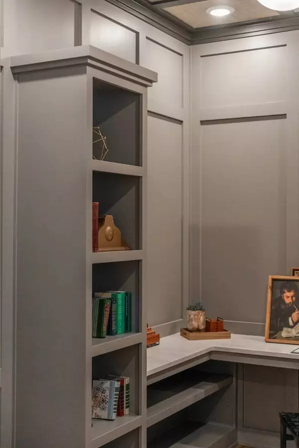 4735 Centennial Boulevard, Urbandale, IA 50323